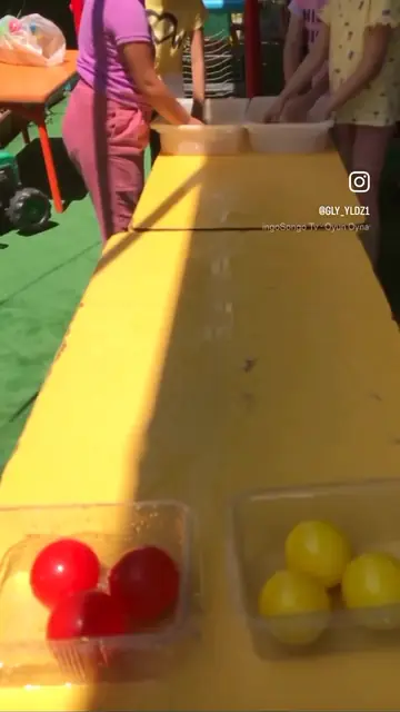Yaz okulu su oyunları ve bahçe yarışmaları