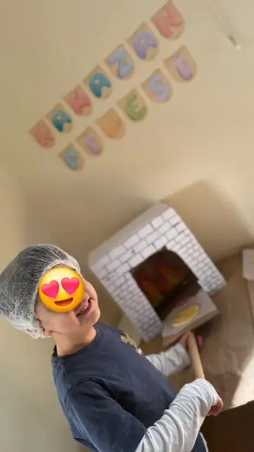 Ayçin fırını, bone takan minik aşçı